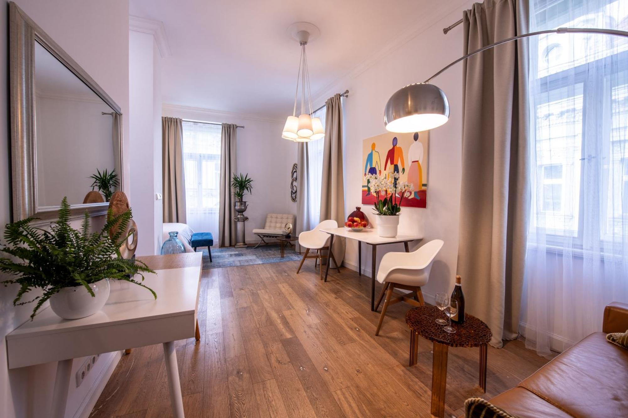 Modern Downtown Apt - Renovated, On Ideal Location Praga Exterior foto