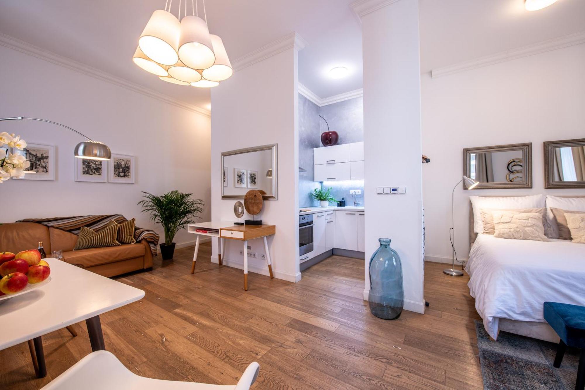 Modern Downtown Apt - Renovated, On Ideal Location Praga Exterior foto